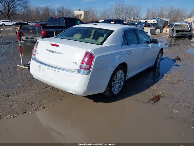 2C3CCAKG9EH157957 Chrysler 300c Awd