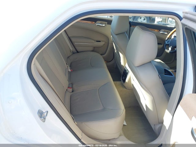 2C3CCAKG9EH157957 Chrysler 300c Awd