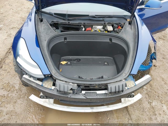 2020 Tesla Model 3 Long Range Dual Motor All-wheel Drive მანქანა იყიდება აუქციონზე, vin: 5YJ3E1EBXLF636400, აუქციონის ნომერი: 44390083