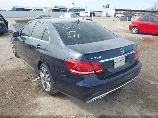 2014 MERCEDES-BENZ E 350 WDDHF5KB8EA984695 Photo 2