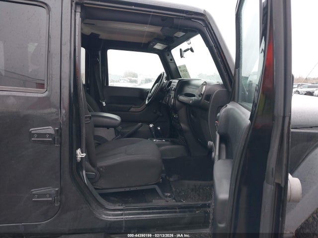 1C4BJWDG0HL612161 Jeep Wrangler Unlimited Sport 4x4