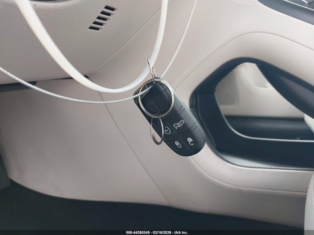 44390349 :رقم المزاد ، 1C3CCCAB7GN143289 vin ، 2016 Chrysler 200 Limited مزاد بيع