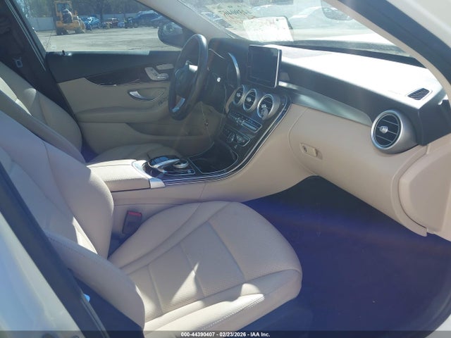 Продажа на аукционе авто 2015 Mercedes-benz C 300, vin: 55SWF4JB7FU084424, номер лота: 44390407