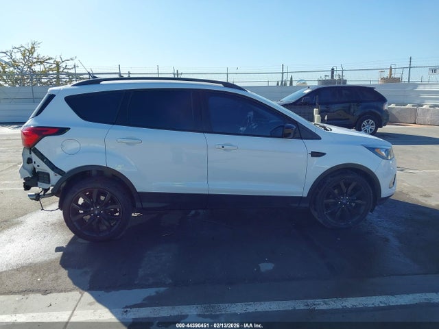 1FMCU0GD1KUA71922 Ford ESCAPE SE