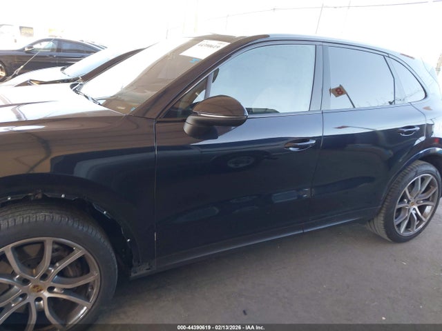 Porsche Cayenne Platinum Edition 2023 WP1AA2AY0PDA05766 Image 15