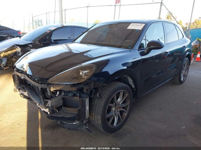 Porsche Cayenne Platinum Edition 2023 WP1AA2AY0PDA05766 Image 2