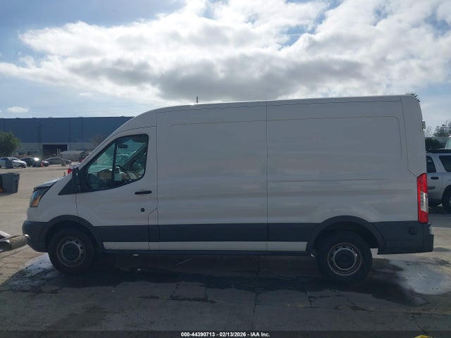 2015 Ford Transit-250 მანქანა იყიდება აუქციონზე, vin: 1FTNR2CG4FKA41180, აუქციონის ნომერი: 44390713