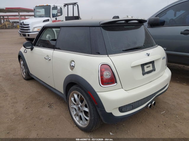 2010 MINI COOPER S WMWMF7C56ATW89409 Photo 2