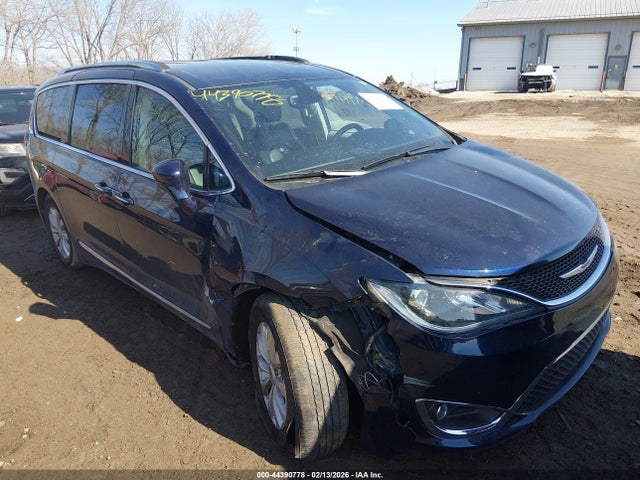 Продажа на аукционе авто 2019 Chrysler Pacifica Touring L, vin: 2C4RC1BG7KR523037, номер лота: 44390778