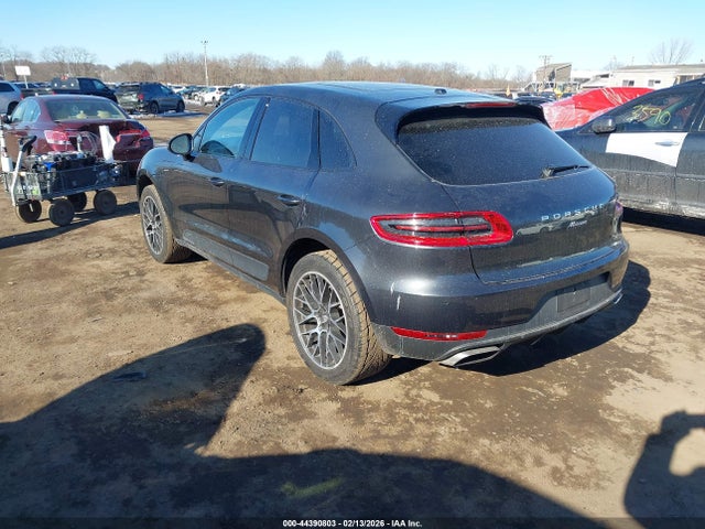 2017 PORSCHE MACAN WP1AA2A59HLB03465 Photo 2