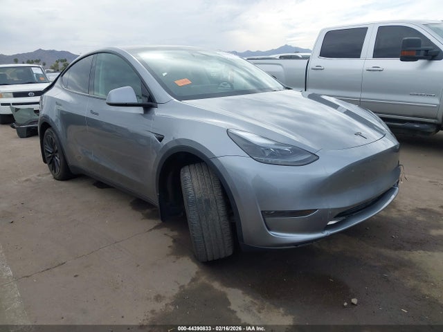 2024 TESLA MODEL Y 7SAYGDEDXRA333225