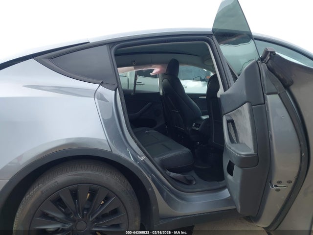 2024 TESLA MODEL Y 7SAYGDEDXRA333225 Photo 7