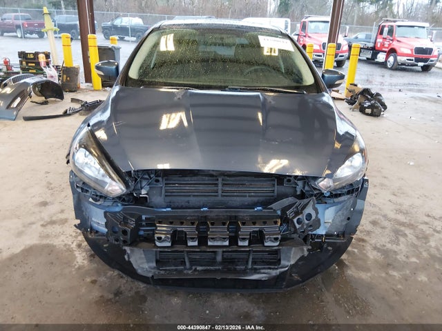 1FADP3M20JL231058 Ford FOCUS SEL