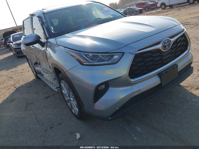 2022 TOYOTA HIGHLANDER 5TDXBRCHXNS558926 Photo 0