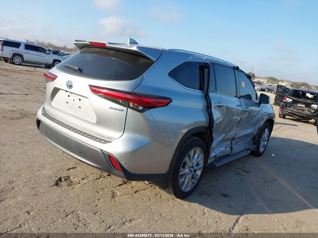 2022 TOYOTA HIGHLANDER 5TDXBRCHXNS558926 Photo 3