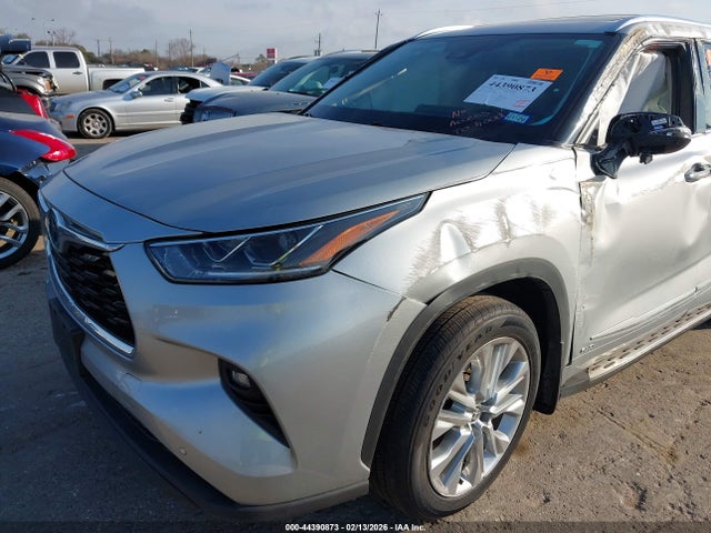 2022 TOYOTA HIGHLANDER 5TDXBRCHXNS558926 Photo 5