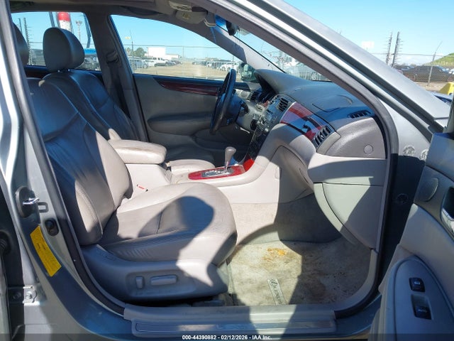 2002 LEXUS ES 300 JTHBF30G820067257 Photo 4