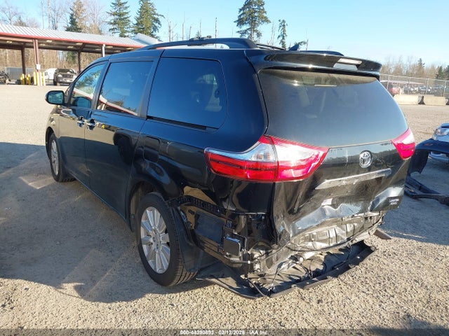 2017 TOYOTA SIENNA 5TDDZ3DC8HS147513 Photo 2
