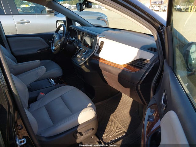 2017 TOYOTA SIENNA 5TDDZ3DC8HS147513 Photo 4