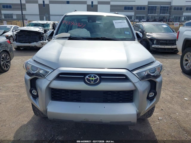 44390921 :رقم المزاد ، JTEEU5JRXM5240231 vin ، 2021 Toyota 4runner Sr5 مزاد بيع