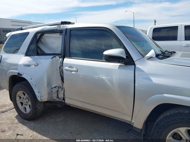 44390921 :رقم المزاد ، JTEEU5JRXM5240231 vin ، 2021 Toyota 4runner Sr5 مزاد بيع