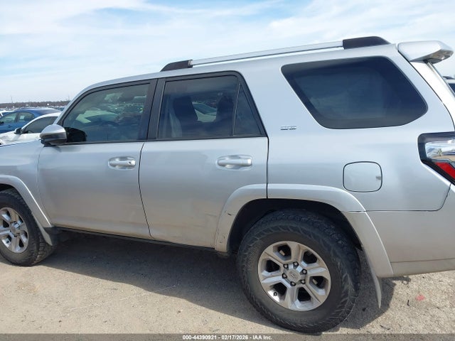 44390921 :رقم المزاد ، JTEEU5JRXM5240231 vin ، 2021 Toyota 4runner Sr5 مزاد بيع