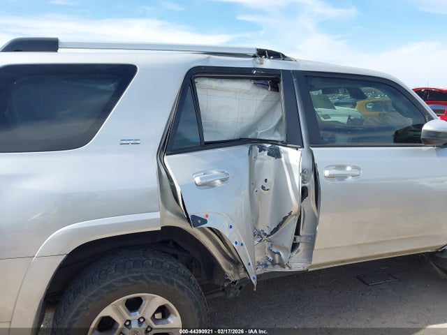 44390921 :رقم المزاد ، JTEEU5JRXM5240231 vin ، 2021 Toyota 4runner Sr5 مزاد بيع