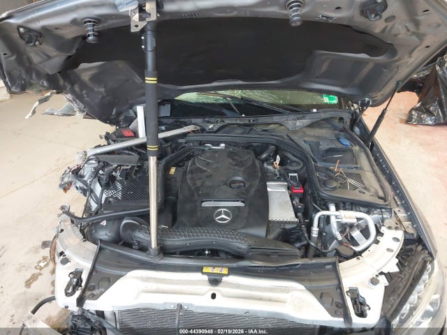 2015 Mercedes-benz C 300 4matic მანქანა იყიდება აუქციონზე, vin: 55SWF4KB3FU016152, აუქციონის ნომერი: 44390948