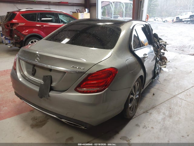 2015 Mercedes-benz C 300 4matic მანქანა იყიდება აუქციონზე, vin: 55SWF4KB3FU016152, აუქციონის ნომერი: 44390948