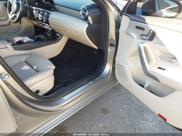 2020 MERCEDES-BENZ A 220 WDD3G4EBXLW038045 Photo 4