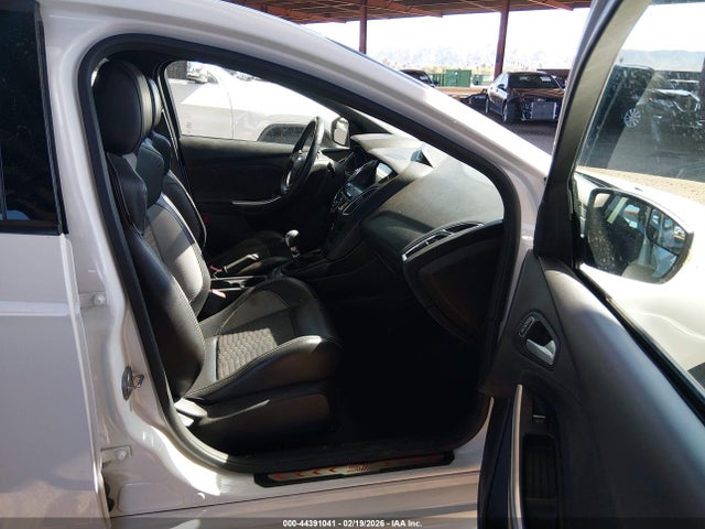 1FADP3L94JL230686 Ford FOCUS ST