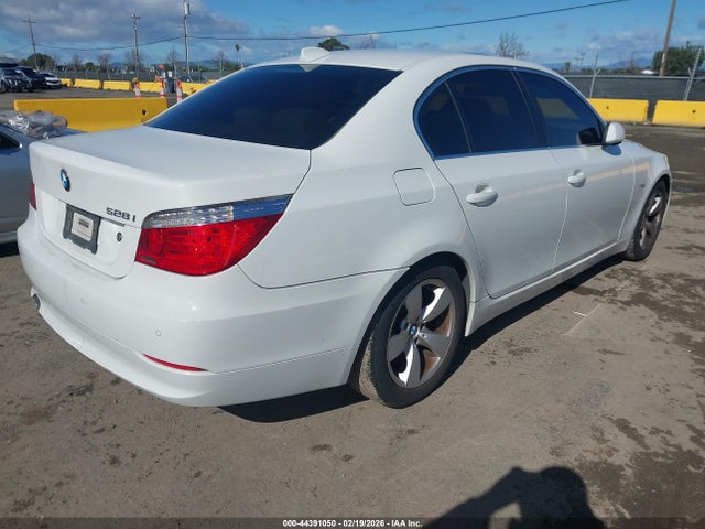 2008 Bmw 528i მანქანა იყიდება აუქციონზე, vin: WBANU53568C115899, აუქციონის ნომერი: 44391050