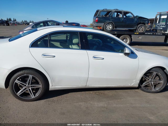 Mercedes-Benz A 220 2019 WDD3G4EB4KW033826 Image 13