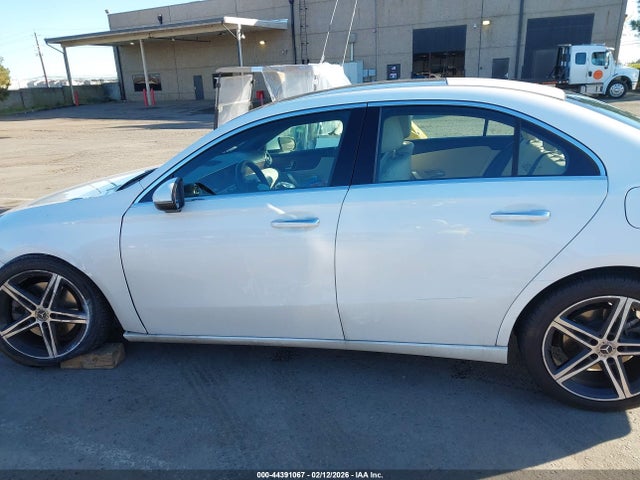 Mercedes-Benz A 220 2019 WDD3G4EB4KW033826 Image 14