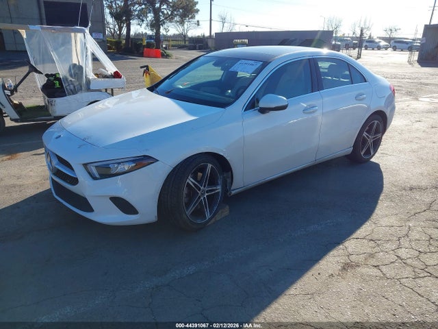 Mercedes-Benz A 220 2019 WDD3G4EB4KW033826 Image 2