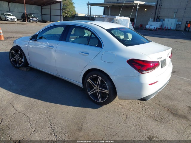 Mercedes-Benz A 220 2019 WDD3G4EB4KW033826 Image 3