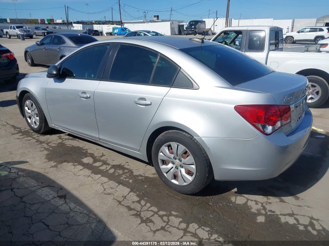1G1PA5SG2F7277017 Chevrolet Cruze Ls Auto