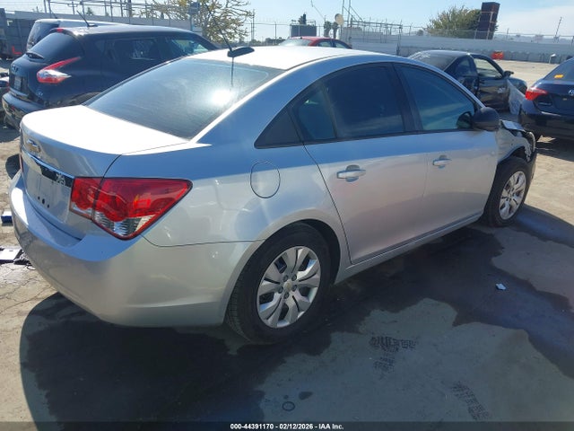 1G1PA5SG2F7277017 Chevrolet Cruze Ls Auto