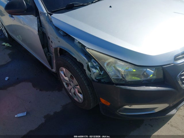 1G1PA5SG2F7277017 Chevrolet Cruze Ls Auto