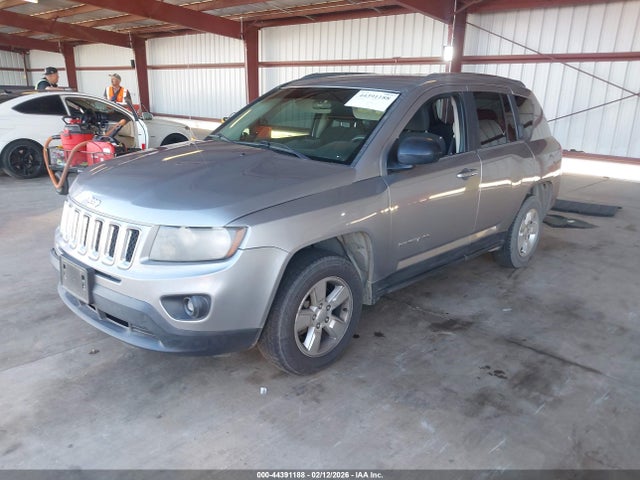 Jeep Compass Sport 2014 1C4NJCBAXED844654 Image 2