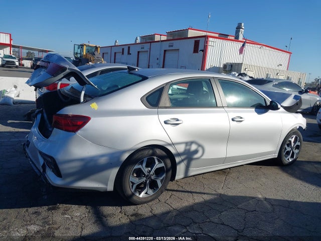 3KPF24AD0ME378491 KIA Forte Lxs