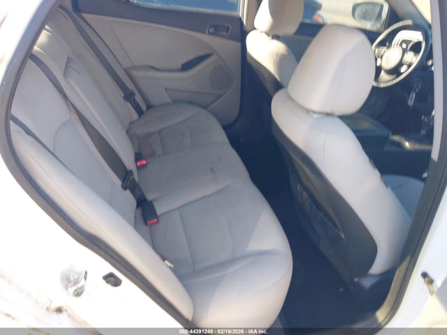 Продажа на аукционе авто 2015 Kia Optima Lx, vin: 5XXGM4A7XFG365573, номер лота: 44391248