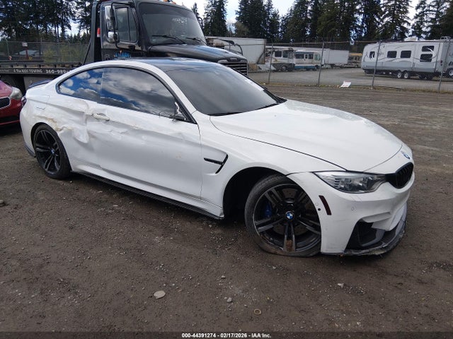 2016 BMW M4 WBS3R9C50GK337631