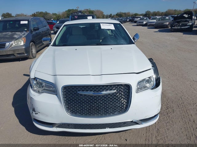 44391667 :رقم المزاد ، 2C3CCAAG1MH551081 vin ، 2021 Chrysler 300 Touring L مزاد بيع