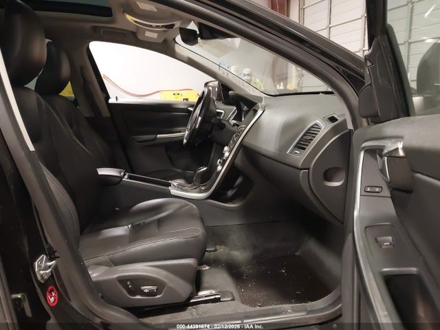 2015 VOLVO XC60 YV449MDK2F2653479 Photo 4