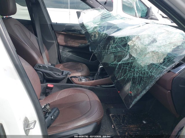 2016 BMW X1 WBXHT3C34GP883672 Photo 4