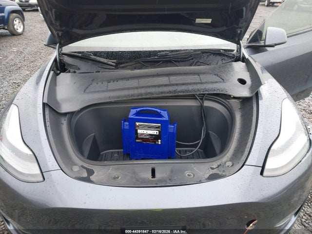 2022 Tesla Model Y Performance Dual Motor All-wheel Drive მანქანა იყიდება აუქციონზე, vin: 7SAYGDEF7NF374104, აუქციონის ნომერი: 44391847