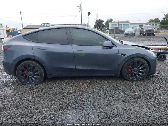 2022 Tesla Model Y Performance Dual Motor All-wheel Drive მანქანა იყიდება აუქციონზე, vin: 7SAYGDEF7NF374104, აუქციონის ნომერი: 44391847