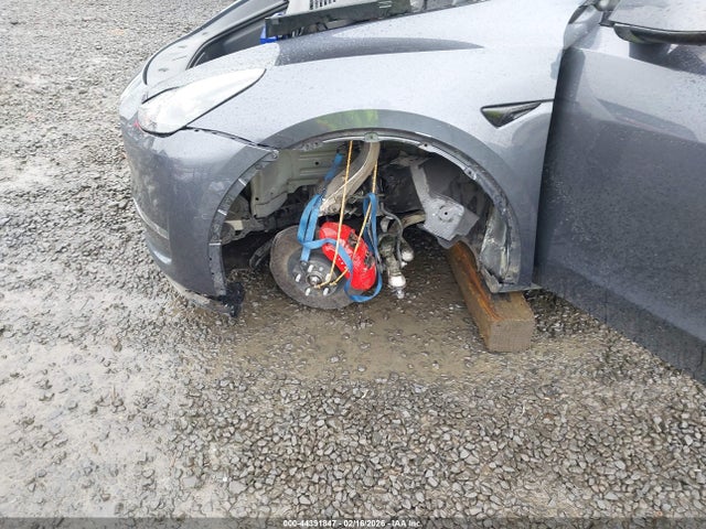 2022 Tesla Model Y Performance Dual Motor All-wheel Drive მანქანა იყიდება აუქციონზე, vin: 7SAYGDEF7NF374104, აუქციონის ნომერი: 44391847