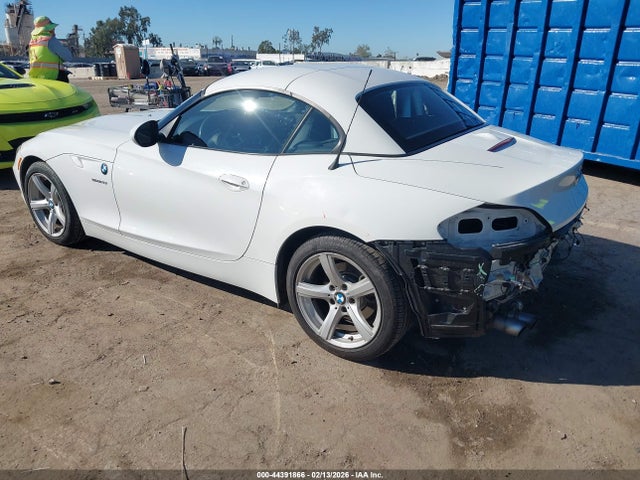 2013 BMW Z4 WBALL5C50DJ104557 Photo 2